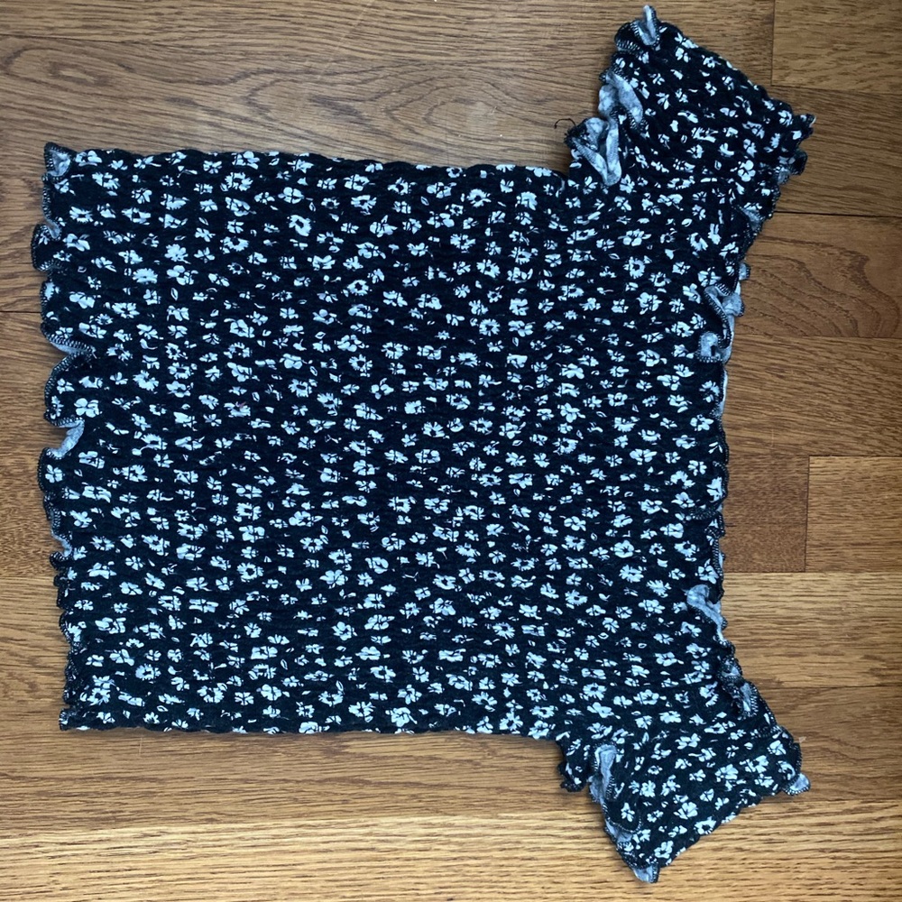 off the shoulder white and black floral cropped